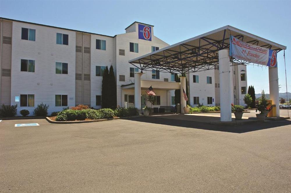 Motel 6-Roseburg, OR Bagian luar foto